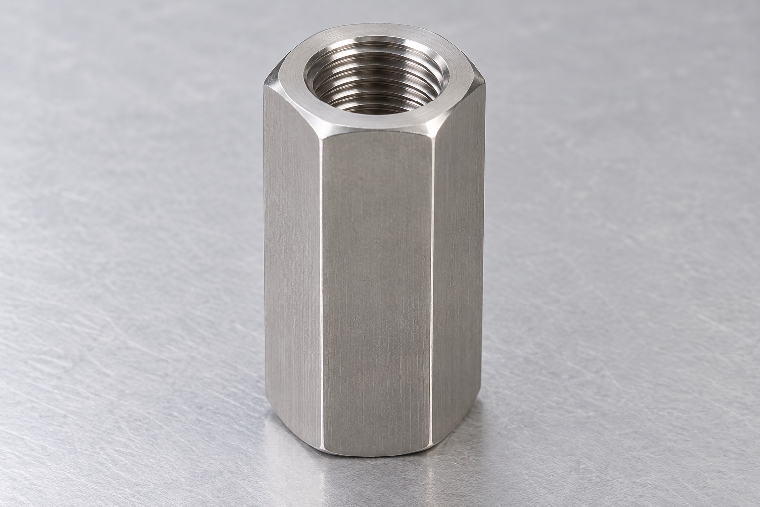Tuerca médica hexagonal de unión en 316L: ejemplo representativo CNC